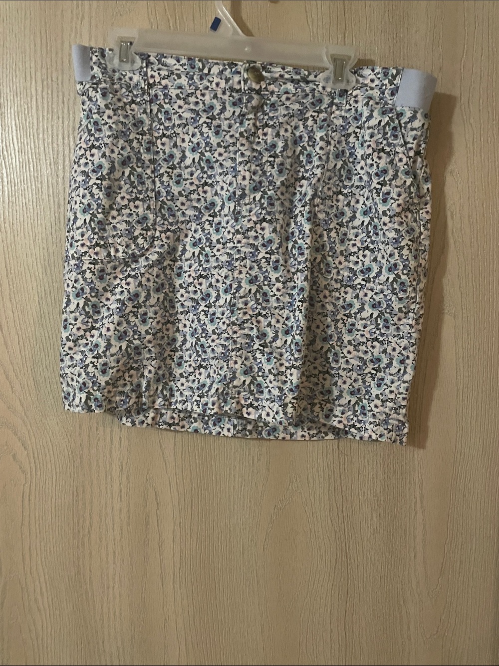 Lee Women's Floral Mini Skirt in Blue & Cream